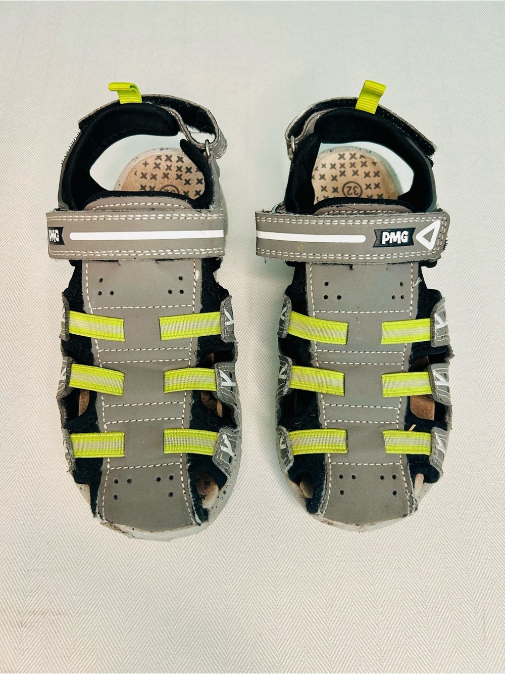 Primigi Big Boys' Gray and Yellow Lightweight Leather Closed-Toe Sandals